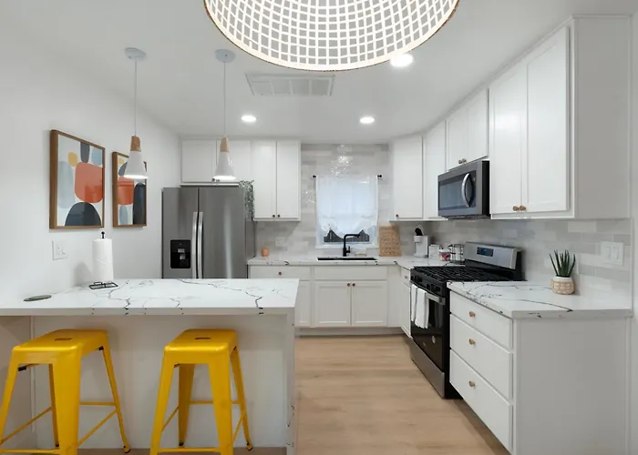 Charming - Storybook Style - Near Downtown Phoenix! *