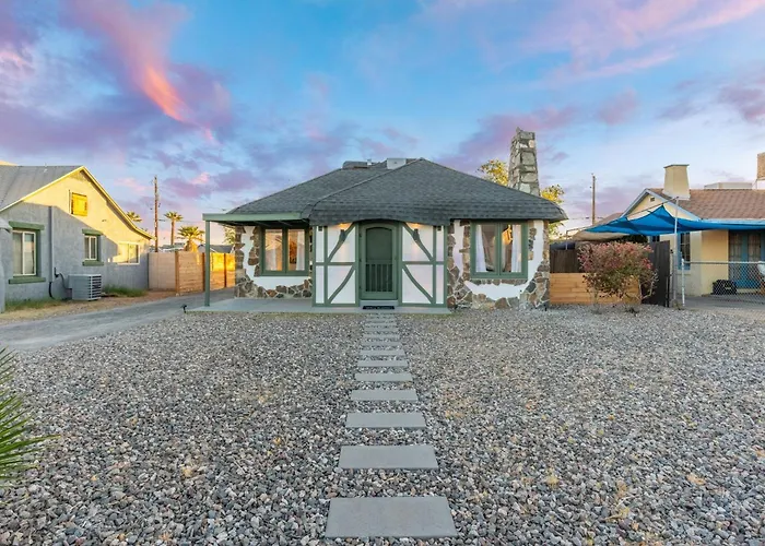 Holiday home Charming - Storybook Style - Near Downtown Phoenix! *