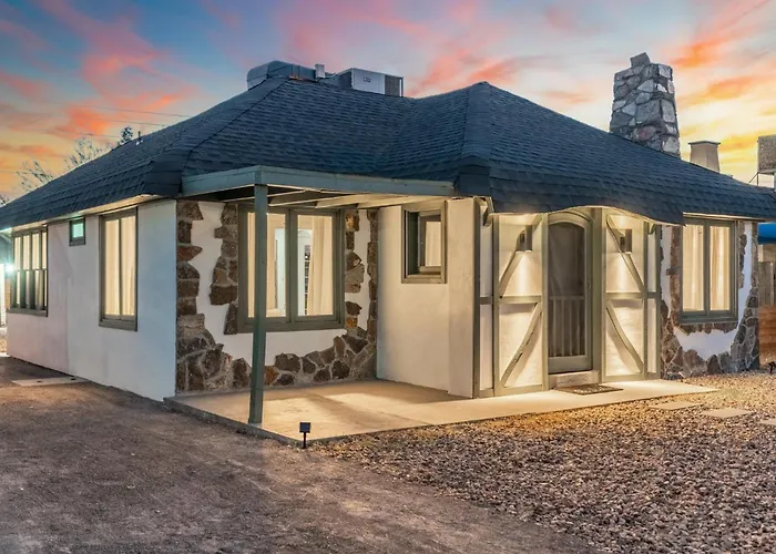 Holiday home Charming - Storybook Style - Near Downtown Phoenix! Phoenix