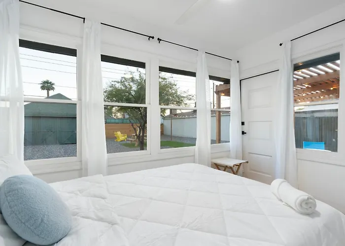 Charming - Storybook Style - Near Downtown Phoenix! Phoenix