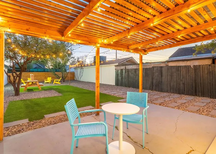 Charming - Storybook Style - Near Downtown Phoenix!