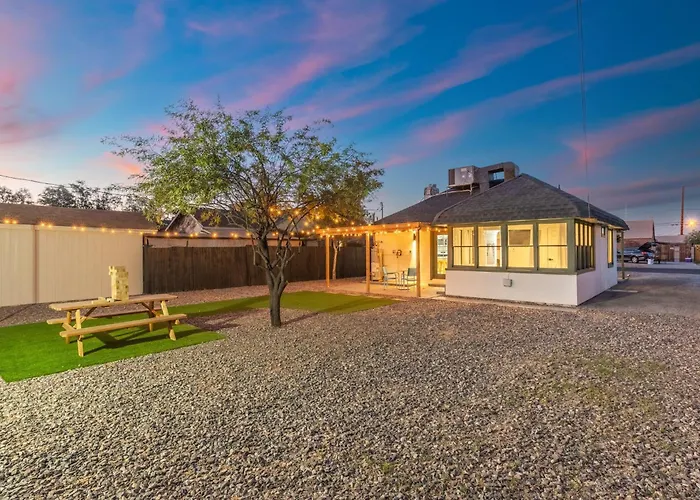 Holiday home Charming - Storybook Style - Near Downtown Phoenix! *