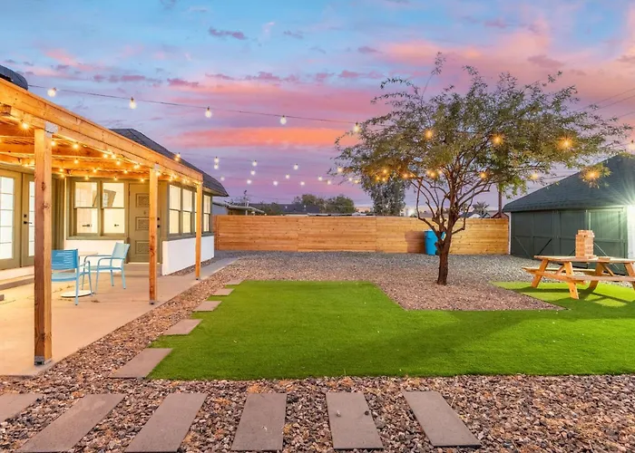 Charming - Storybook Style - Near Downtown Phoenix! Holiday home *
