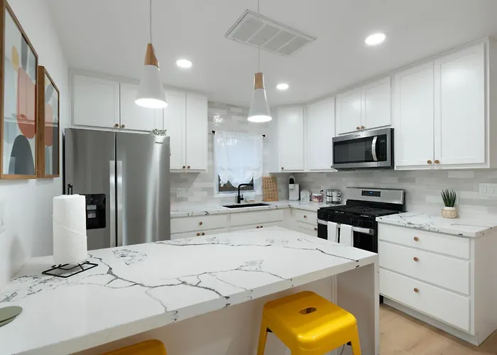 Charming - Storybook Style - Near Downtown Phoenix! Holiday home *
