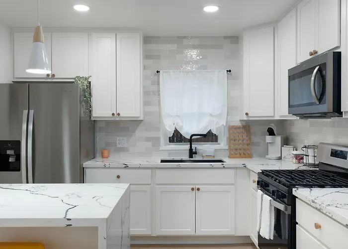 Holiday home Charming - Storybook Style - Near Downtown Phoenix!