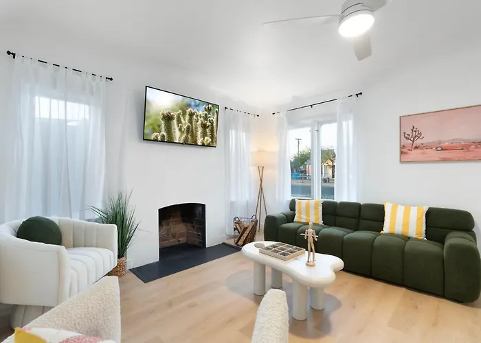 Holiday home Charming - Storybook Style - Near Downtown Phoenix! Phoenix