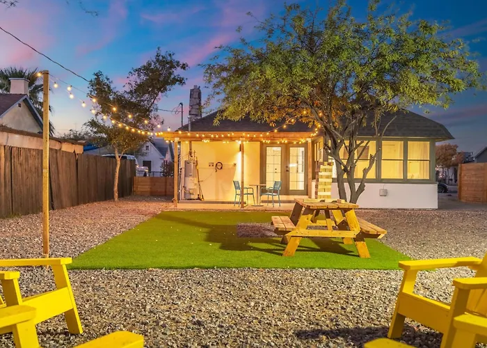 Charming - Storybook Style - Near Downtown Phoenix!