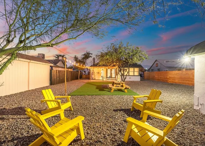 Charming - Storybook Style - Near Downtown Phoenix! Holiday home *
