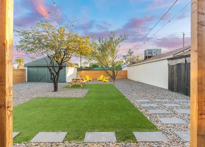 Charming - Storybook Style - Near Downtown Phoenix! Holiday home *