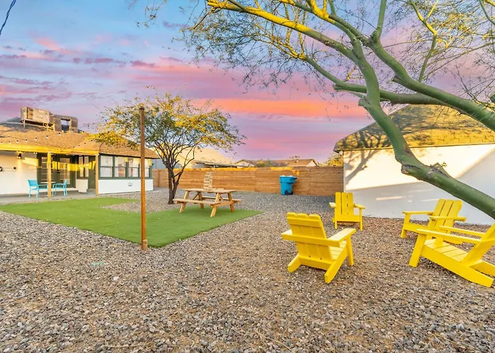 Charming - Storybook Style - Near Downtown Phoenix! Holiday home