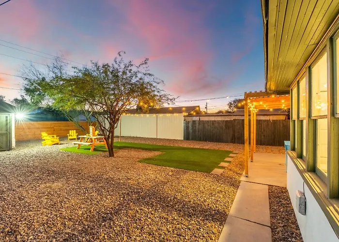 Charming - Storybook Style - Near Downtown Phoenix!