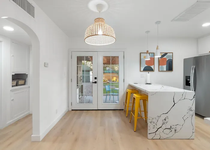 Charming - Storybook Style - Near Downtown Phoenix!
